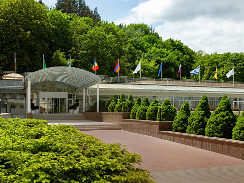Санаторий «Плаза» г. Кисловодск. Территория